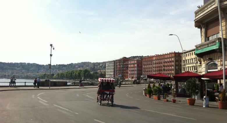 Via Partenope a Napoli