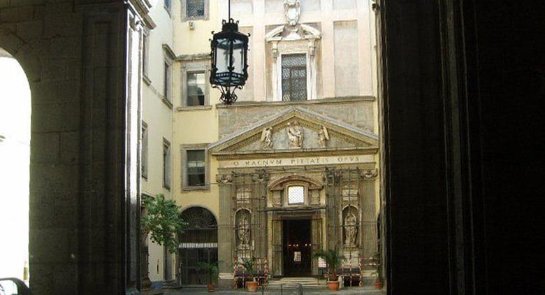 MontediPietà的教堂在那不勒斯的Carafa宫殿的