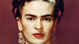 Bailando a la vida、言葉、音楽、舞踊の間のナポリのPANの舞台のFrida Kahlo