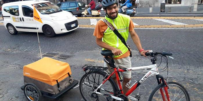 Marcello Santojanni bike messenger a Napoli