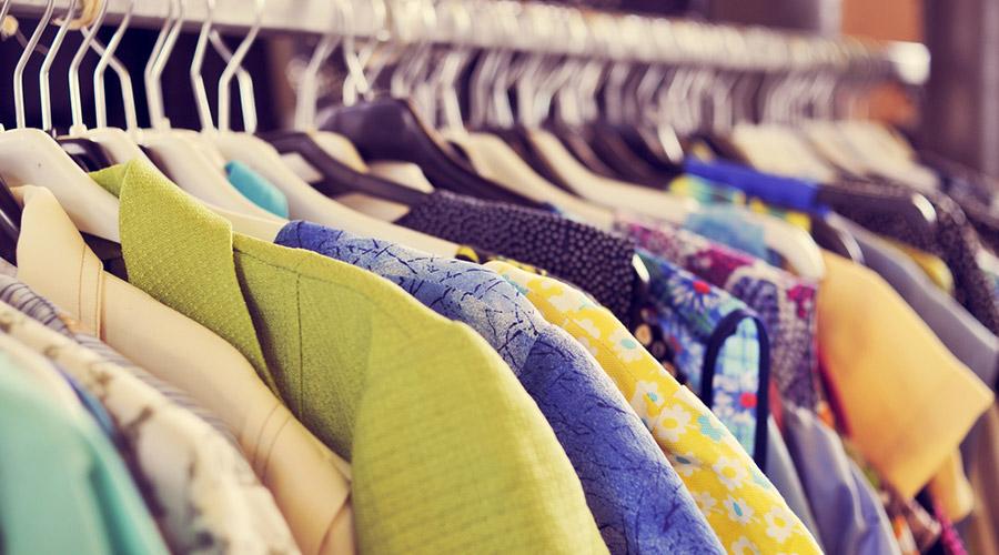 Ropa en los mejores mercados locales en Nápoles