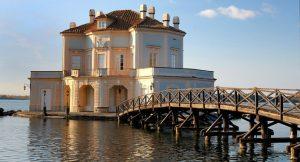 La Casina Vanvitelliana al Lago Fusaro (Napoli)