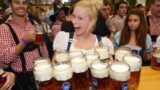 慕尼黑啤酒节抵达那不勒斯，那里有很多啤酒，而且意大利和德国之间的特殊挑战