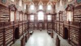 Внеочередное открытие библиотеки Джироламини в Неаполе