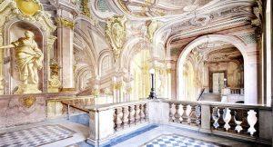 Illuminiamo i monumenti dentro e fuori: i luoghi storici di Napoli si accendono d'arte