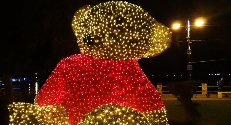 Winnite the Pooh Illuminationen im Weihnachtsdorf in Bacoli