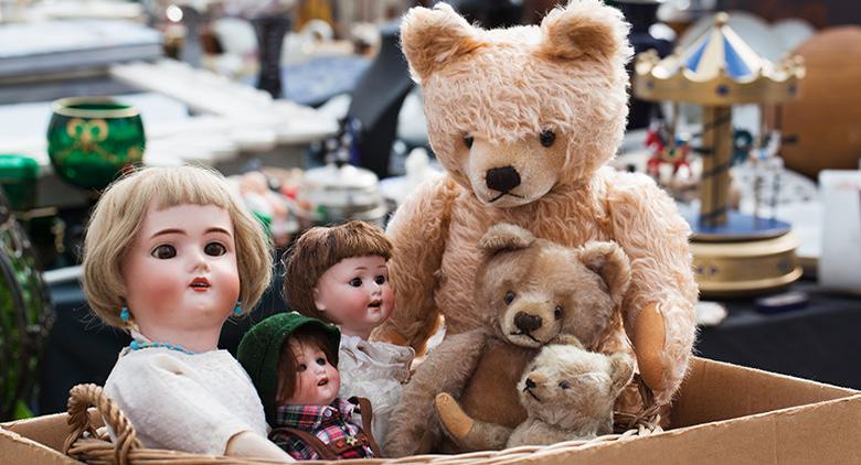 Car Boot a Napoli mercato nei bagagliai delle auto