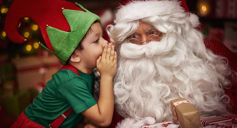 Le père Noël arrive à Piazza dei Martiri à Naples