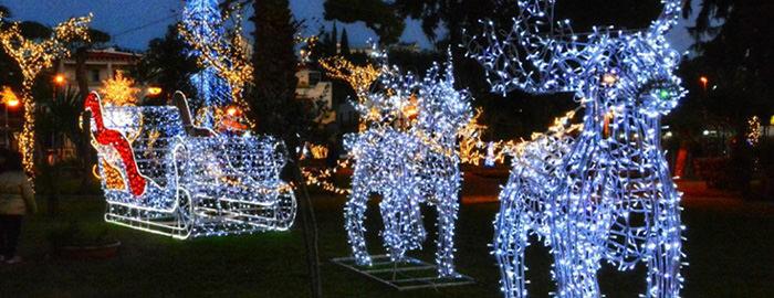 Le traîneau du père Noël au village de Noël de Bacoli