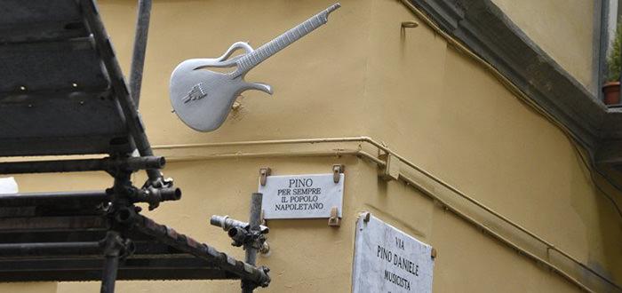 Chitarra-e-targa-Pino-Daniele