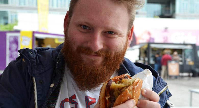 Puok and Med eröffnet ein Sandwich-Geschäft in Neapel