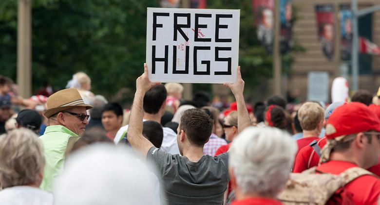 Free hugs at Piazza del Plebiscito in Naples