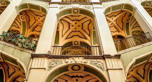 Homeating a Napoli: palazzi e dimore d'arte ospitano originali cene private