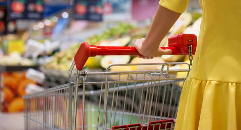 Los supermercados en Nápoles abren por la noche