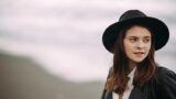 Francesca Michielin alla Feltrinelli di Napoli per il firmacopie ed un live acustico
