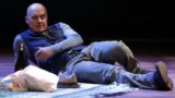 Luca Zingaretti al Teatro Bellini in The Pride, uno spettacolo sull’identità di genere
