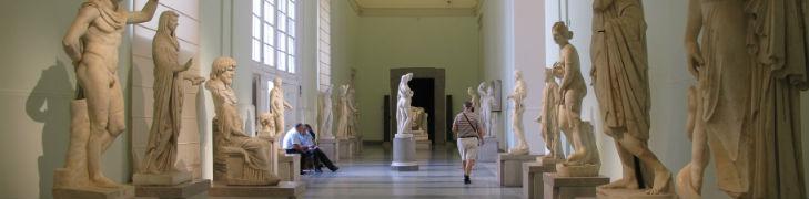 interior do museu arqueológico de Nápoles