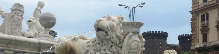 fontana del nettuno a piazza municipio napoli