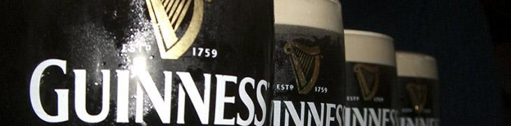 Guinness-Tassen für San Patrizio in Neapel