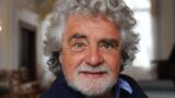 Beppe Grillo al Teatro Augusteo di Napoli: uno spettacolo tra comicità e politica