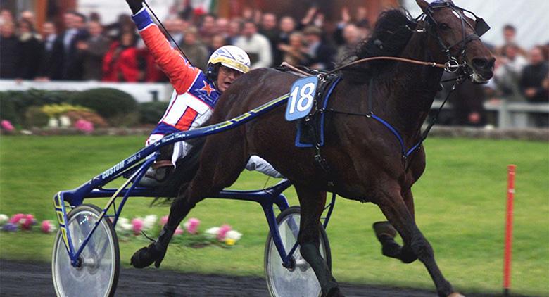 Varenne cheval sur le front de mer de Naples