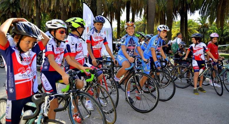 pedaloper en el festival de bicicletas de napoli