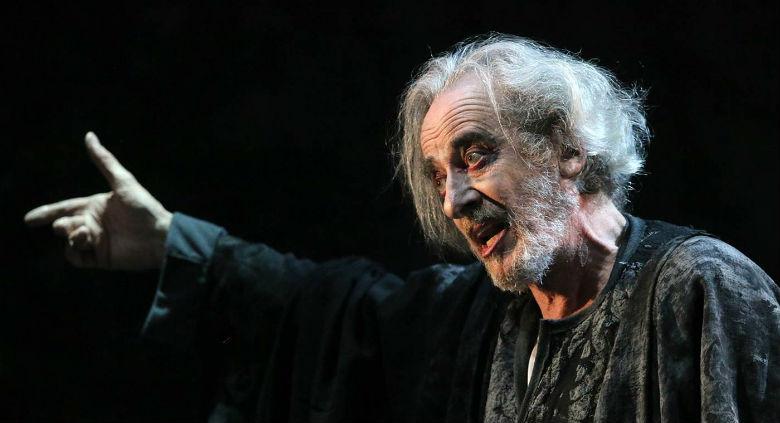 snapshot of King Lear on stage at the Teatro Stabile in Naples