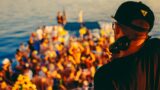 Flower Boat Party a Napoli: festa su una barca nel golfo con tanta musica
