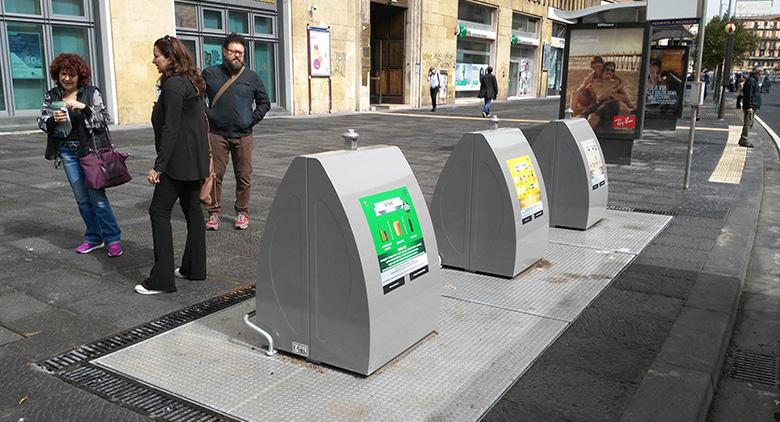 Cassonetti a scomparsa via Medina Napoli