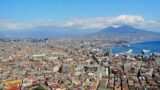 Агора для города в Неаполе: мобильная точка с событиями, музыкой и дебатами в окрестностях