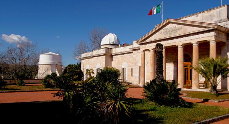 Begegnungen zwischen Kunst und Astronomie in den Museen von Neapel