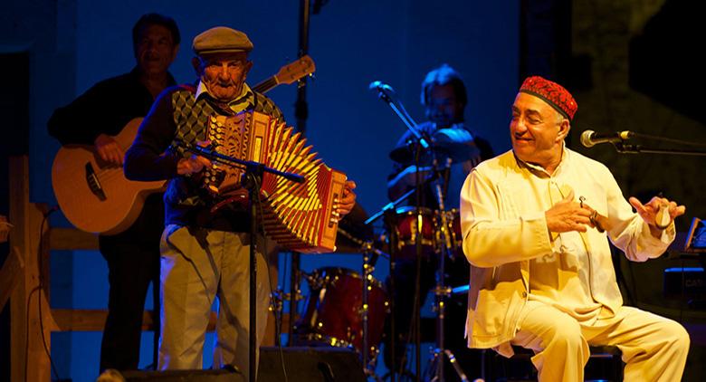 Kostenloses Konzert Piazza del Gesù mit Peppe Barra