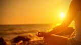Yoga al Tramonto alla Baia di Ieranto tra meditazione e relax