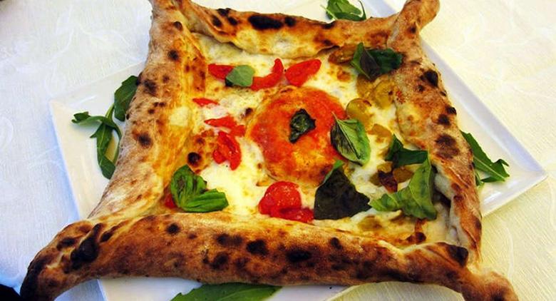 Pizza Mura Greche a Napoli