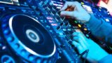 Im Reggia Outlet DJ-Sets, Aperitifs und Sommerradio für den Sommer 2016