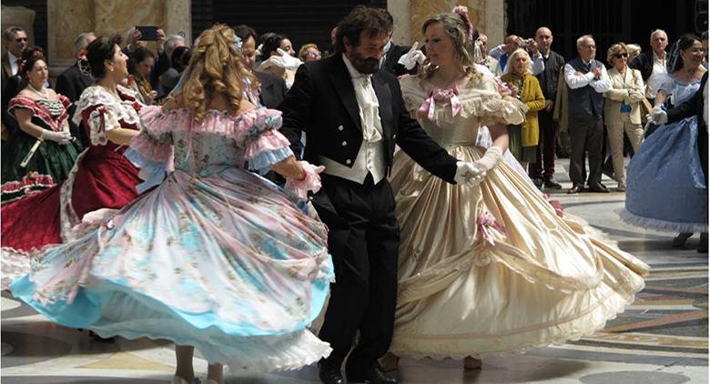 Gran baile del siglo XIX en San Domenico Maggiore