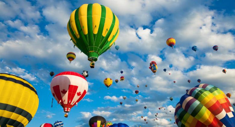 Treffen Sie 2016 Heißluftballons im spanischen Fort Monaco