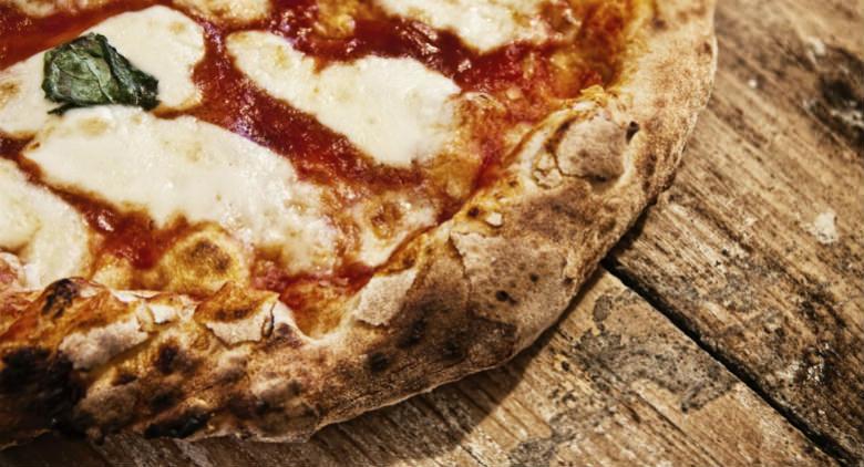 Aperidivo, aperitivo a base di pizza al Palazzo Caracciolo