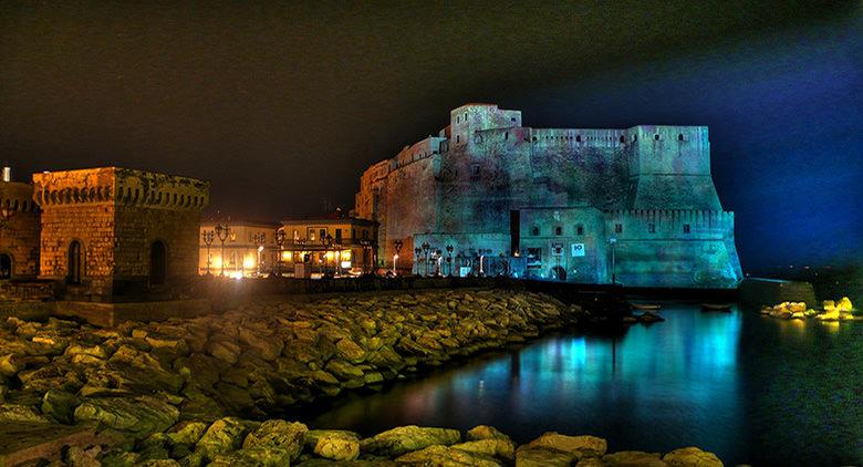 2016万圣夜的城堡巫婆在Castel dell'Ovo