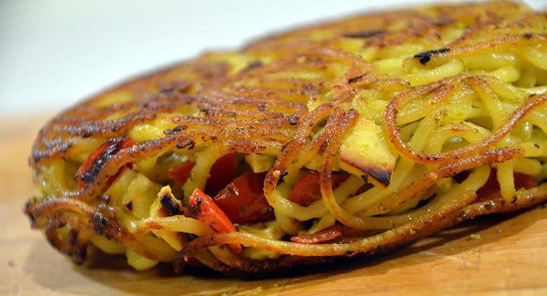 Comida para llevar tortillas de pasta en Nápoles