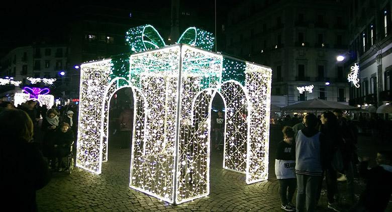 Iluminaciones en Nápoles para Navidad 2016