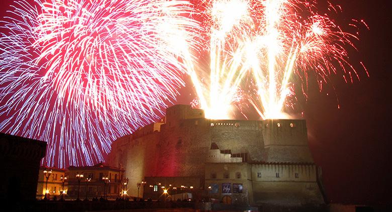 Neujahr 2017 in Neapel: PIaza Pebiscito Konzert, Feuerwerk und Disco