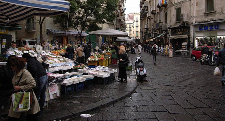 Montesanto Foodwalk com caminhos de realidade aumentada