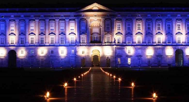 Palácio Real de Caserta iluminado para o Natal de 2016