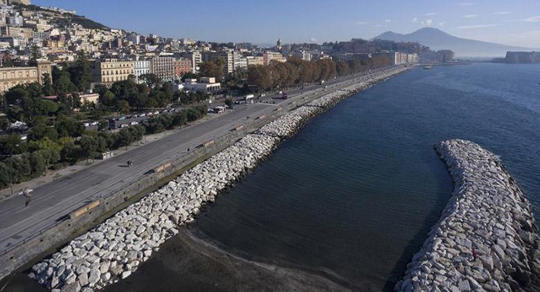 New Year's dip 2017 at the Rotonda Diaz in Naples