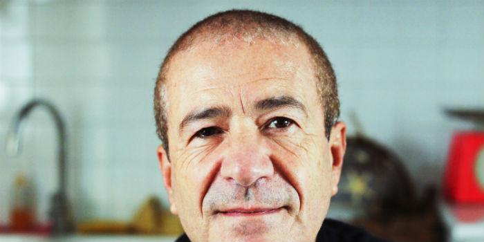 Pino Carbone porta in scena al teatro Piccolo Bellini lo spettacolo Li nipute de lu sinneco