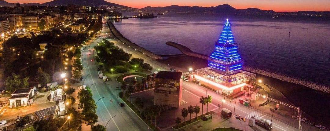 Albero Di Natale Napoli.N Albero Sul Lungomare Di Napoli Prezzi Dei Biglietti E Orari