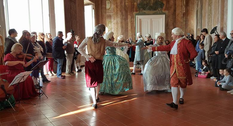 A Corte dai Borbone, spettacolo settecentesco in Villa Campolieto