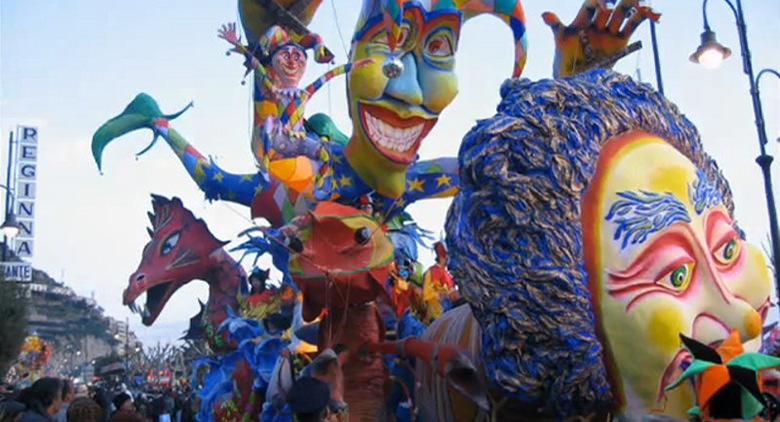 Grand carnaval de Maiori 2017 avec les chars allégoriques