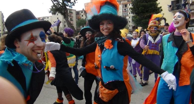 Equi-books entre equilibristi et equilibrismi est le thème du Carnaval Scampia 2017